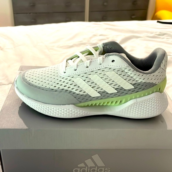 ADIDAS GOLF SHOE SIZE 5 women’s NWT - Picture 1 of 6